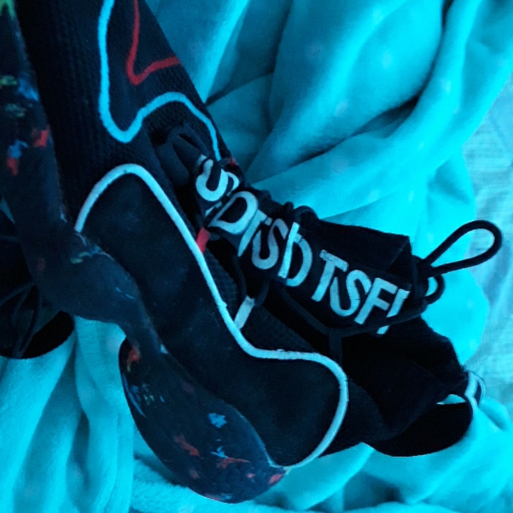 Shoes - Picture 3 of 3